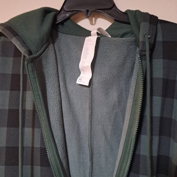 Fabletics Womens Cozy Fleece Hooded One Piece Pine Shadow Buffalo Check Sz. XL - Picture 10 of 10